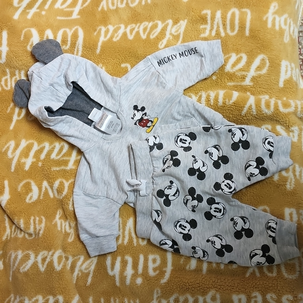 Mickey Mouse sweat suit 0-3m